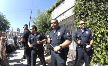 LAPD Raids Grocery Store For Giving Away Plastic Bags