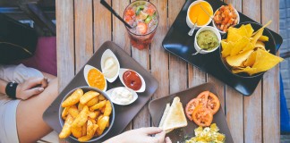 Farm-To-Harvest-To-Storage-To-Processing-To-Packaging-To-Distribution-To-Table Restaurant Promises Truthful Dining Experience